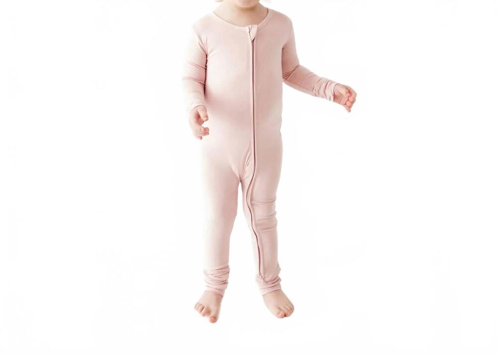 NEW DREAMIERE bamboo convertible footie in powder pink